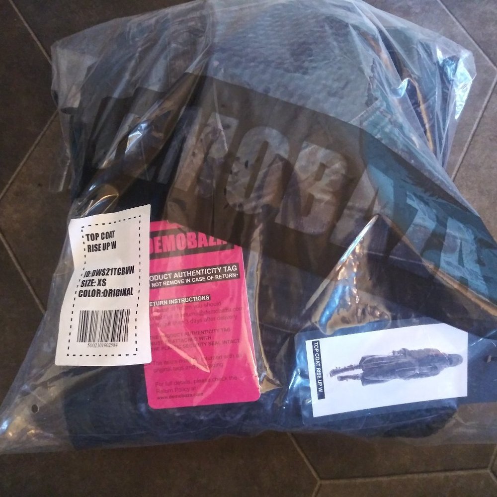 demobaza top coat rise up W *NWT